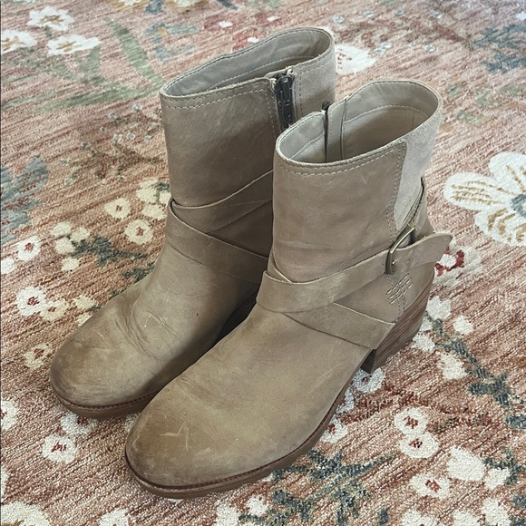Sorel Shoes - Sorel Women's Taupe Ankle Boots